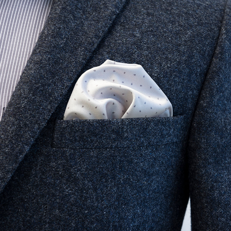 Multipurpose handkerchief FatCloth Daniel Platinum is a reversible square with simple, yet elegant design fit for distinguished looks