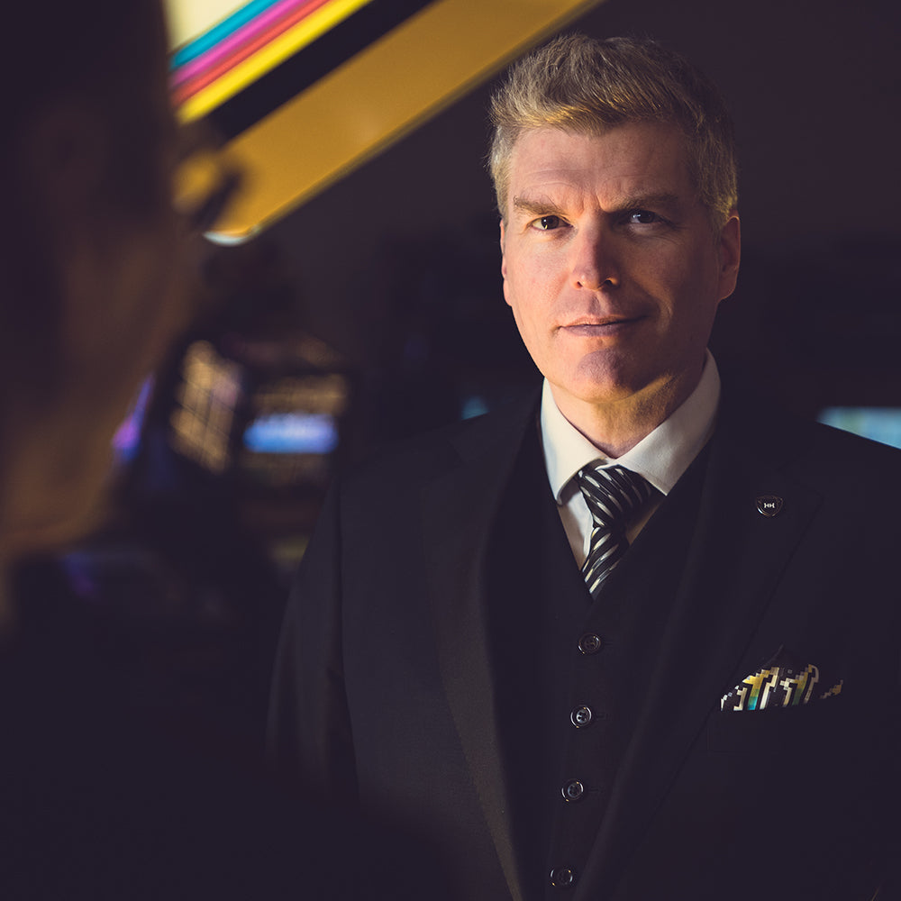 Tomi Tuominen feeling confident with the new Herrasmieshakkerit x FatCloth multipurpose handkerchief in his pocket