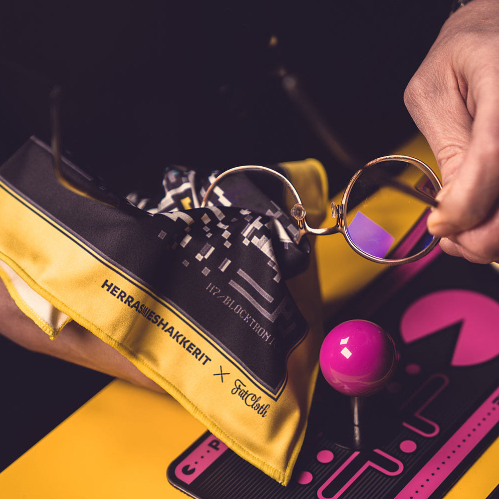 Original FatCloth’s durable microfiber fabric is perfect for wiping fingerprints off glasses and delicate surfaces 